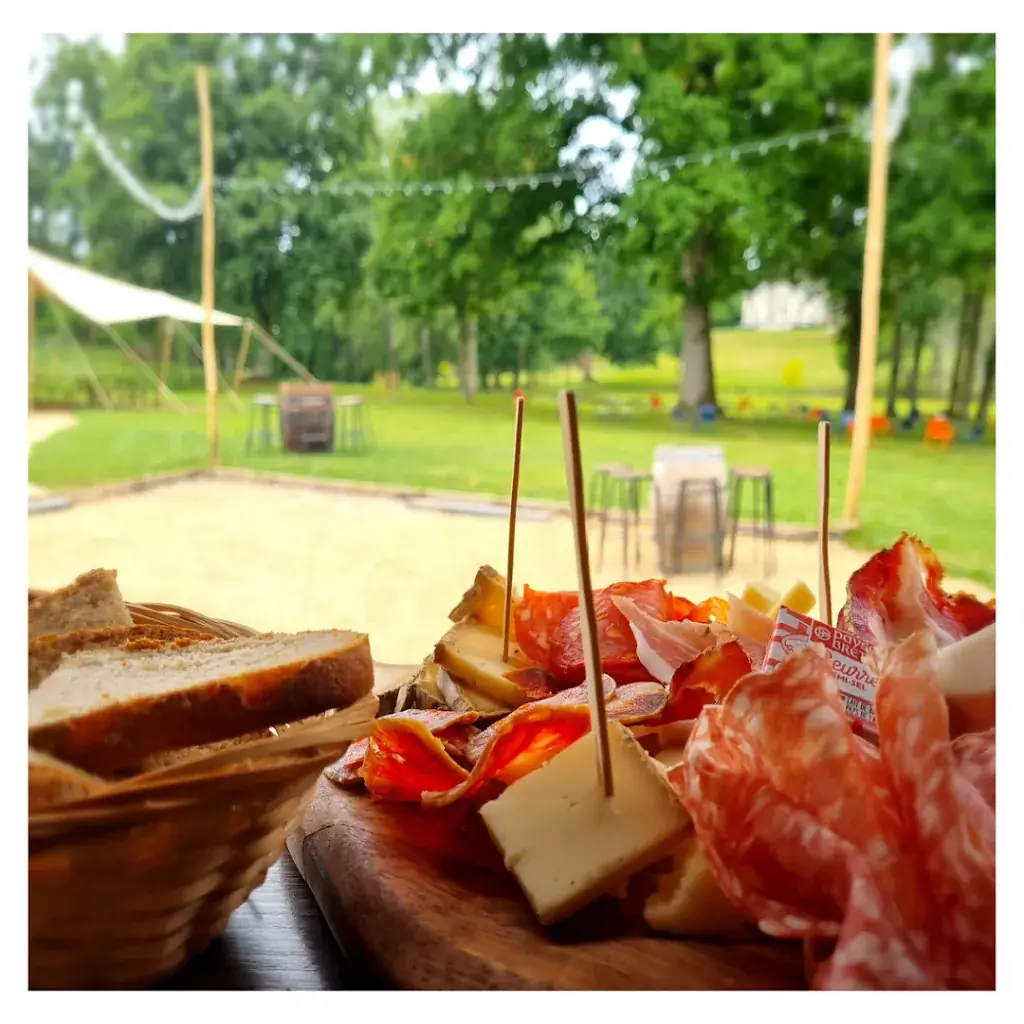 La Guinguette de Villanfray Restaurant in Châtillon-en-Vendelais