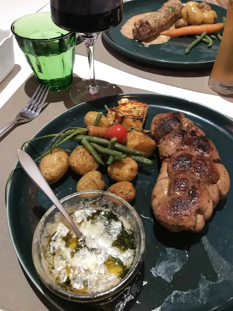 cecile launay_Le Cosmao_Châteaulin_review