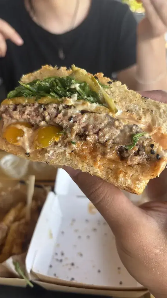 Matheus Bender_Loas Artisan des Burgers_Châteaulin_review