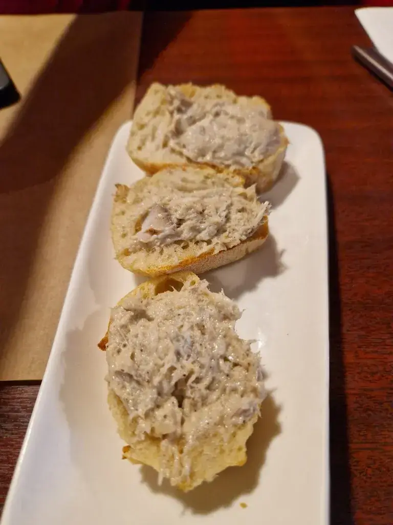 Céline Konarski_Les Coudes sur la Table_Chantepie_review