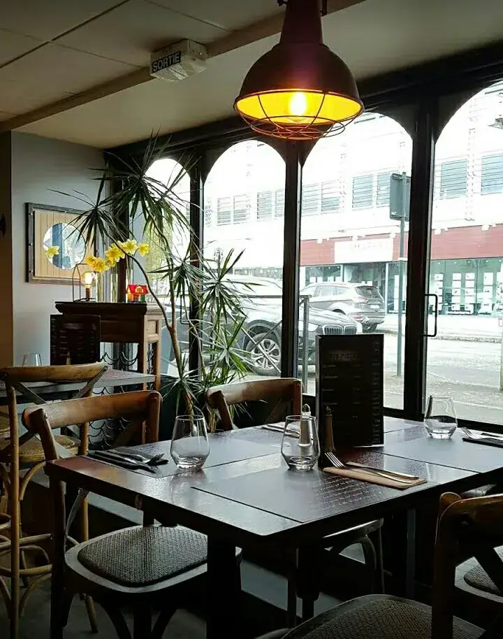 Les Coudes sur la Table_Chantepie_slider_image_3