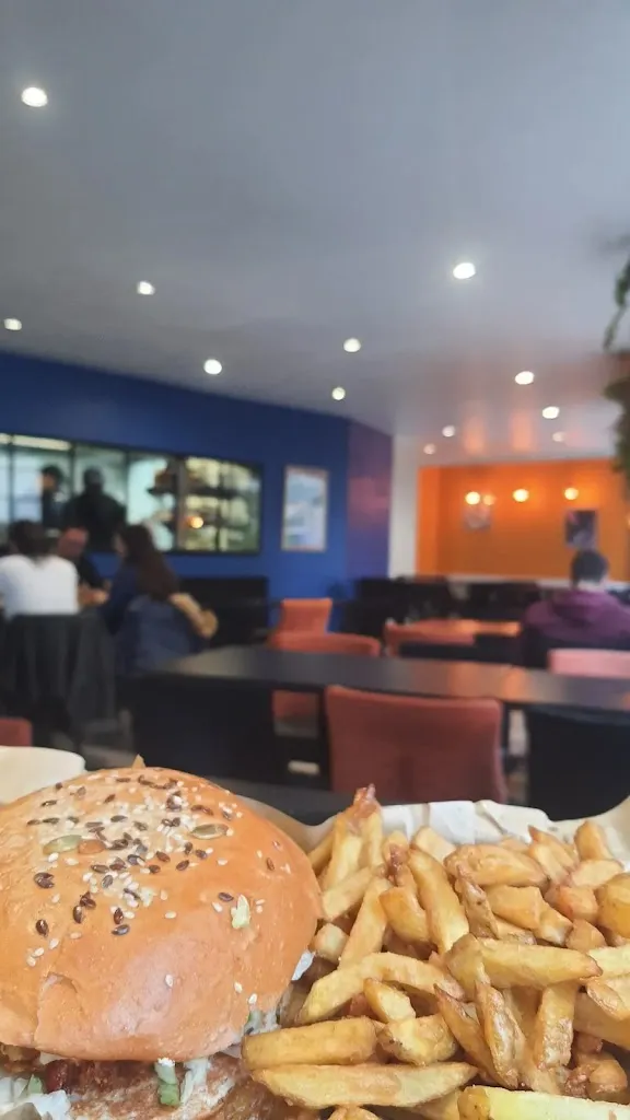 April Genestet_Homies Burger_Chantepie_review