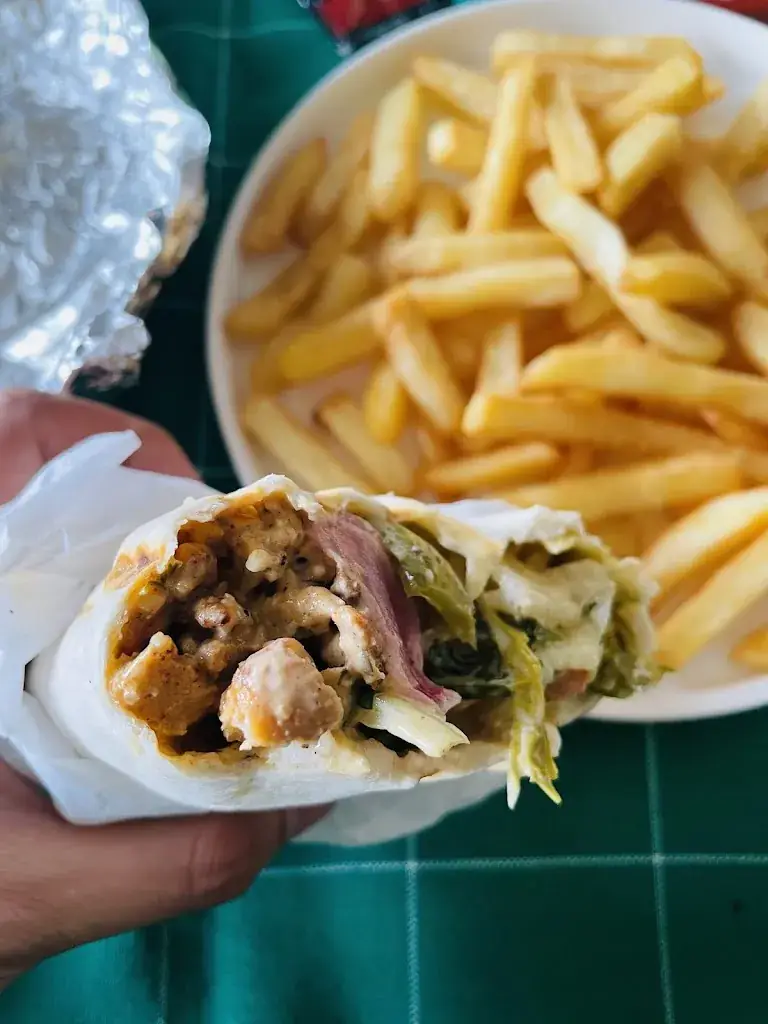 Key Me._Food Truck Halal Tasty Selfie Shawarma Burger_Chantepie_review
