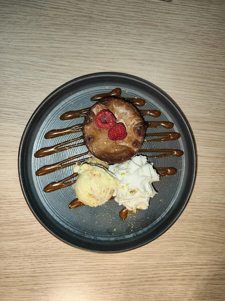 mellesuzy66_Les tontons mangeurs_Chartres-de-Bretagne_review