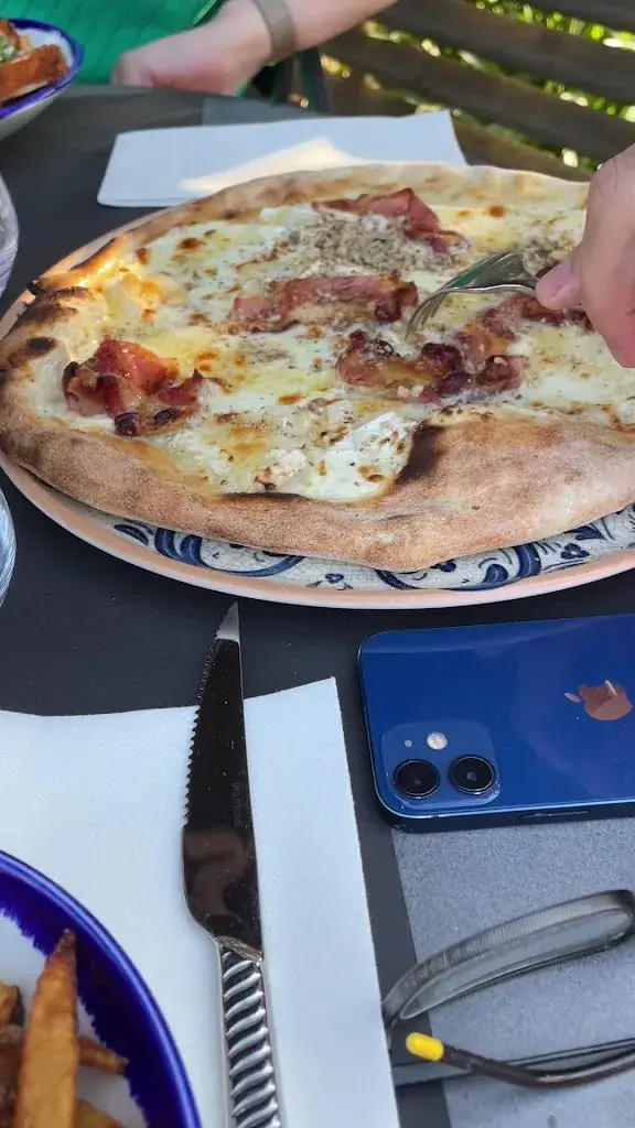 Madeleine Parnot _Les tontons mangeurs_Chartres-de-Bretagne_review