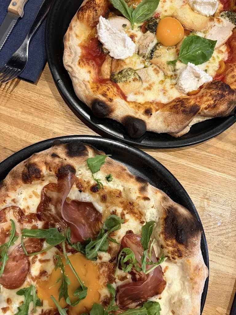 julie delile_Casa puglia_Chartres-de-Bretagne_review