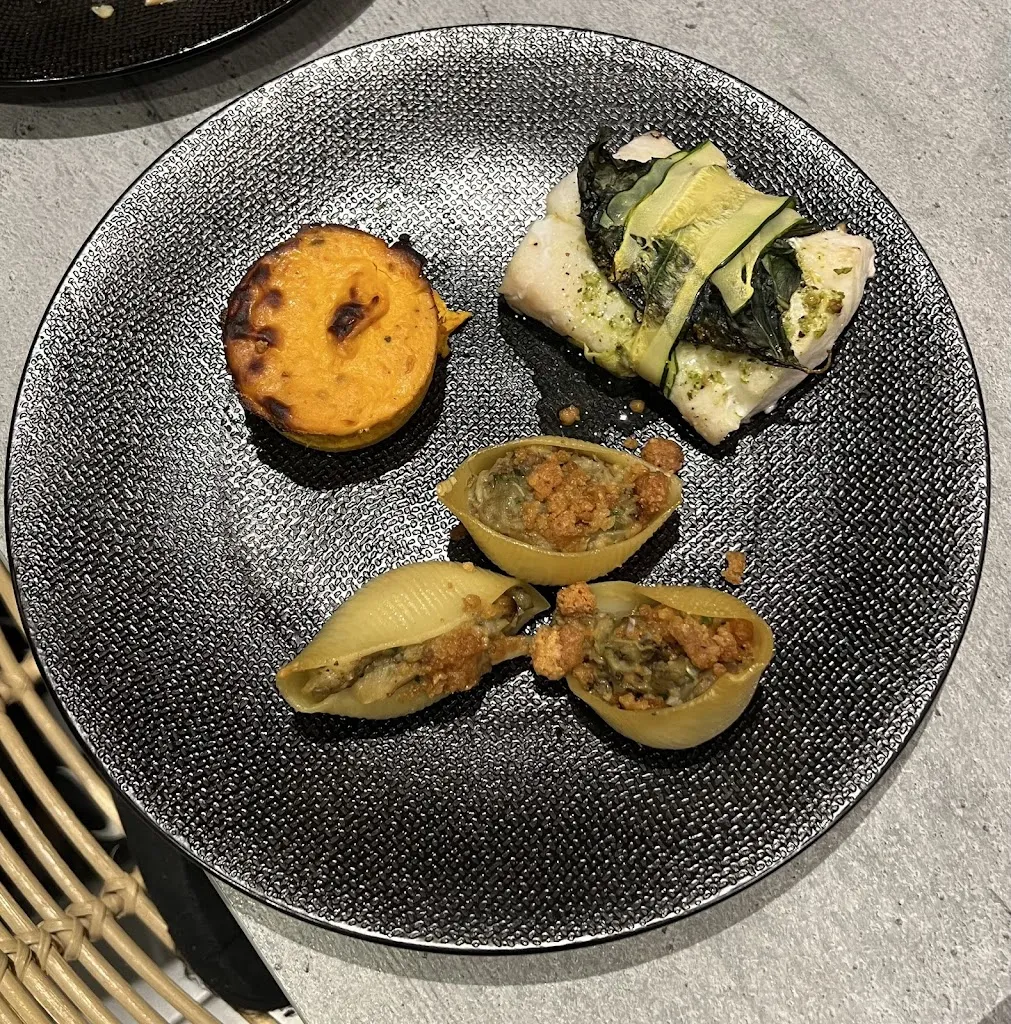 Guillaume MARTIN_Casa puglia_Chartres-de-Bretagne_review