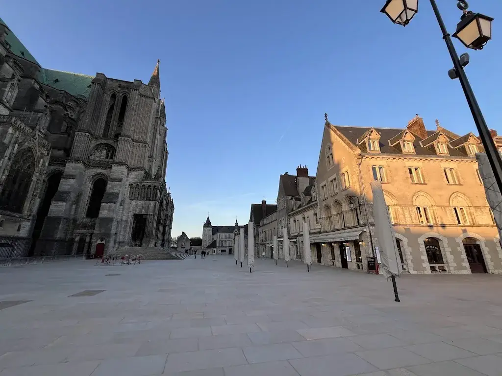 Chrissi H_Le Café Serpente_Chartres_review