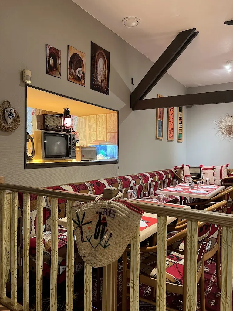 Abir H_Diar Zmen_Chartres-de-Bretagne_review