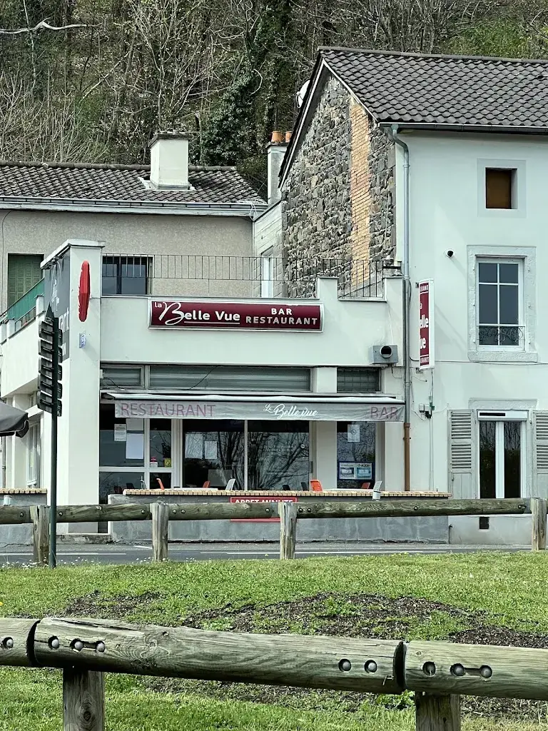 Gwendoline Antunes_LA BELLE VUE_Sayat_review