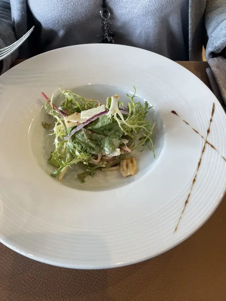 khalid Babou_Le Castel J'Huly_Châteaubourg_review