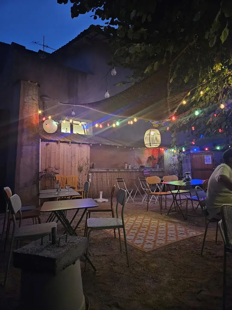 Sophie HEBRAUD_Chez Lisette bar restaurant guinguette blanzat_Blanzat_reseña