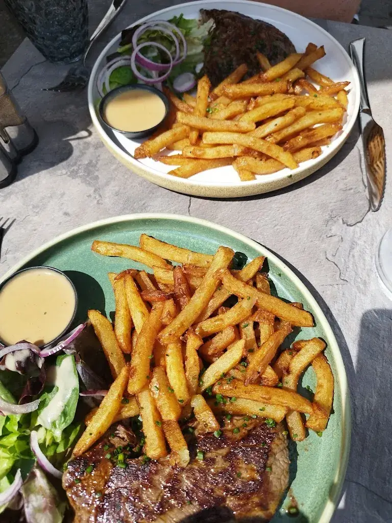 Amel_La terrasse_Châteaubourg_review