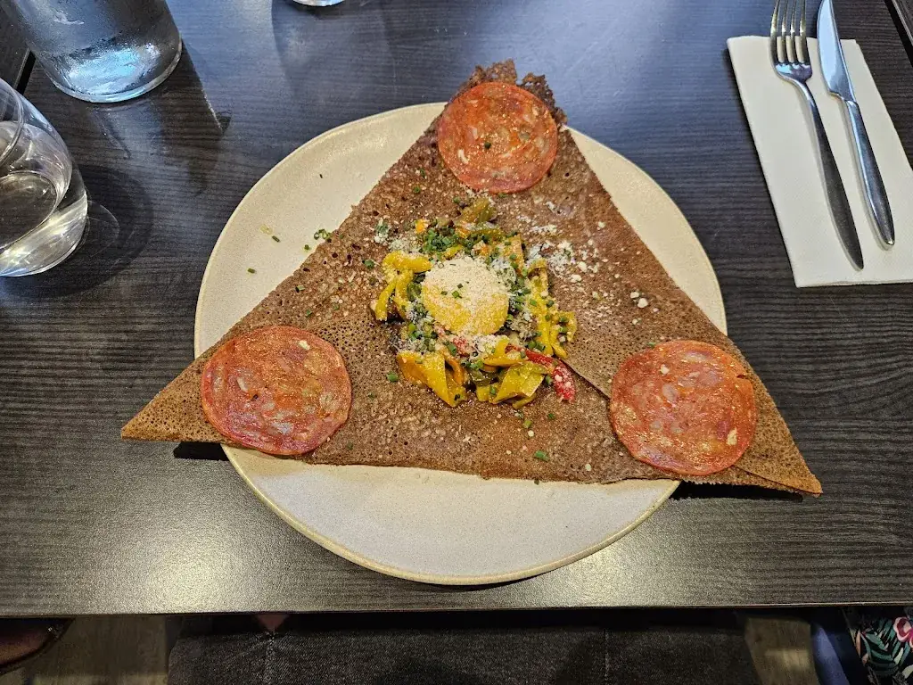 E S_CHEZ SUZETTE_Châteaubourg_recensione