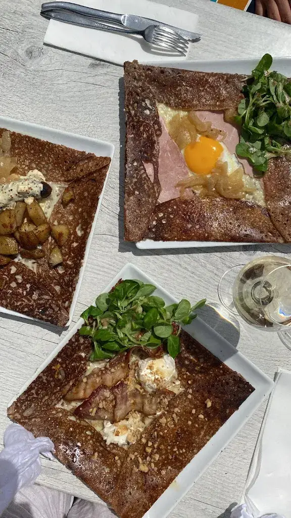 Faustine Lecomte_CHEZ SUZETTE_Châteaubourg_recensione