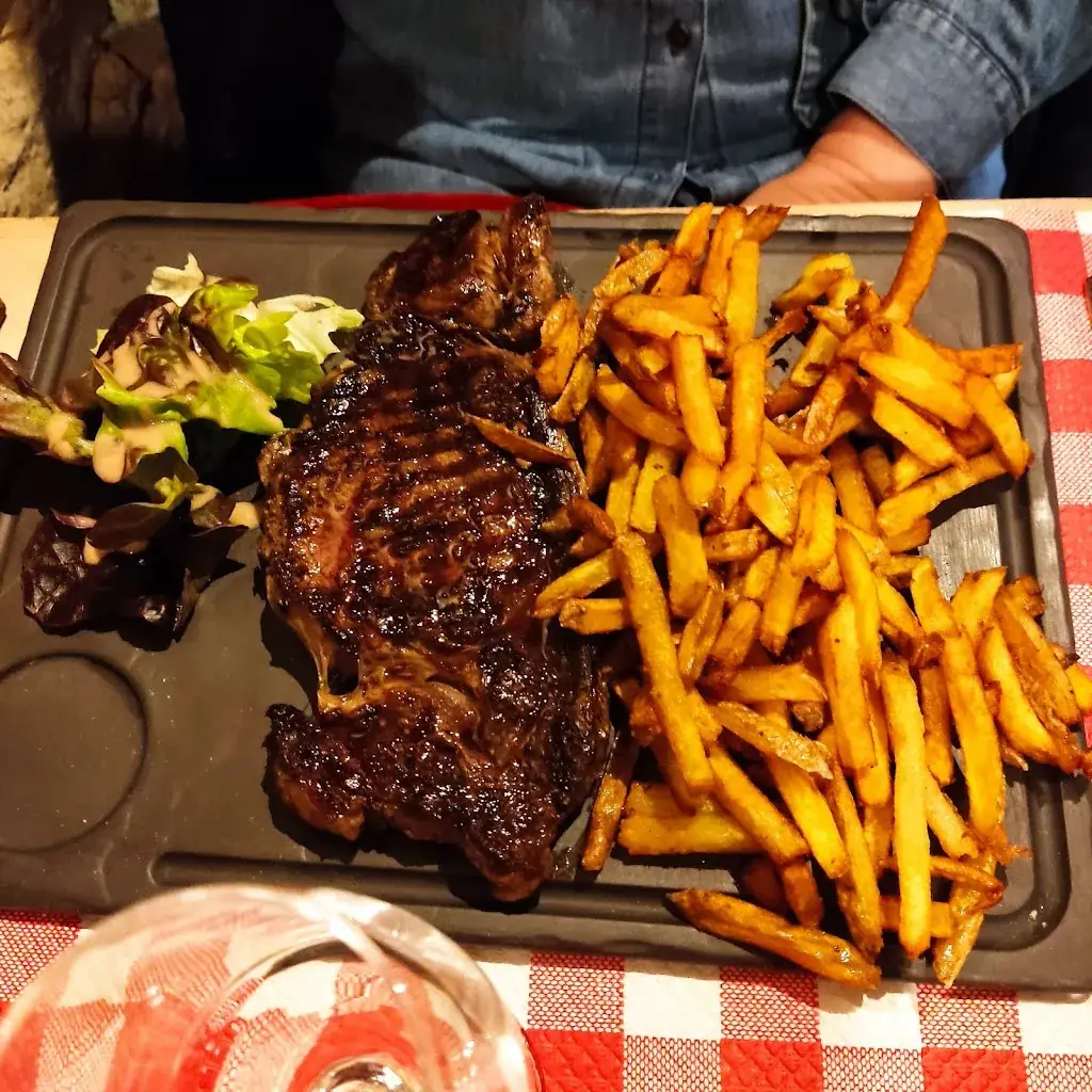 Richard Paule22340_Les Bonnets Rouges - Ar Bonedoù Ruz_Carhaix-Plouguer_review