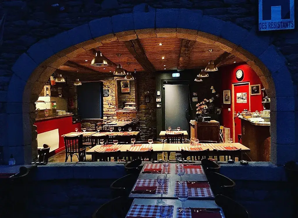 Les Bonnets Rouges - Ar Bonedoù Ruz restaurant in Carhaix-Plouguer