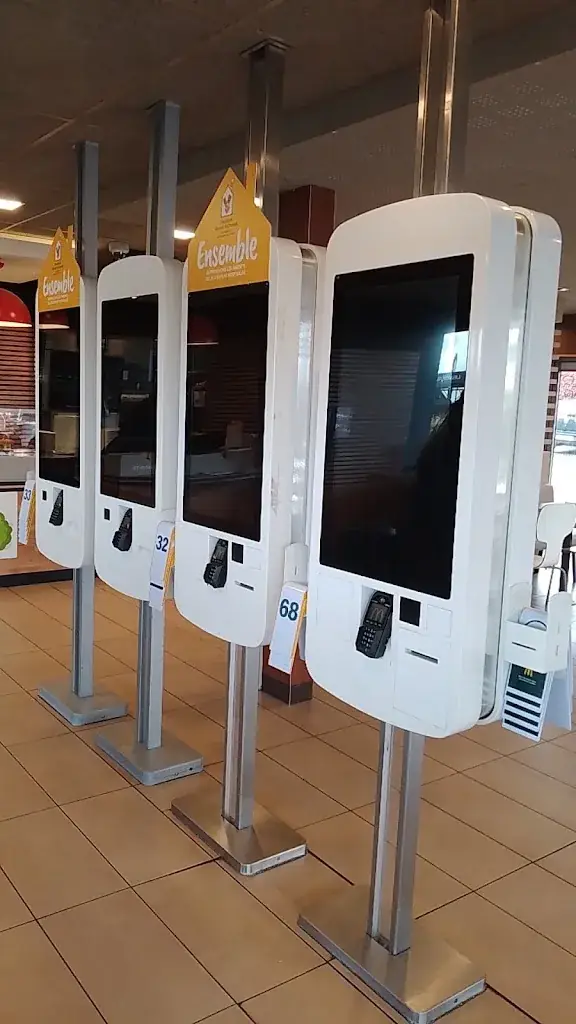 Johnathan Bowker_McDonald's_Carhaix_recensione