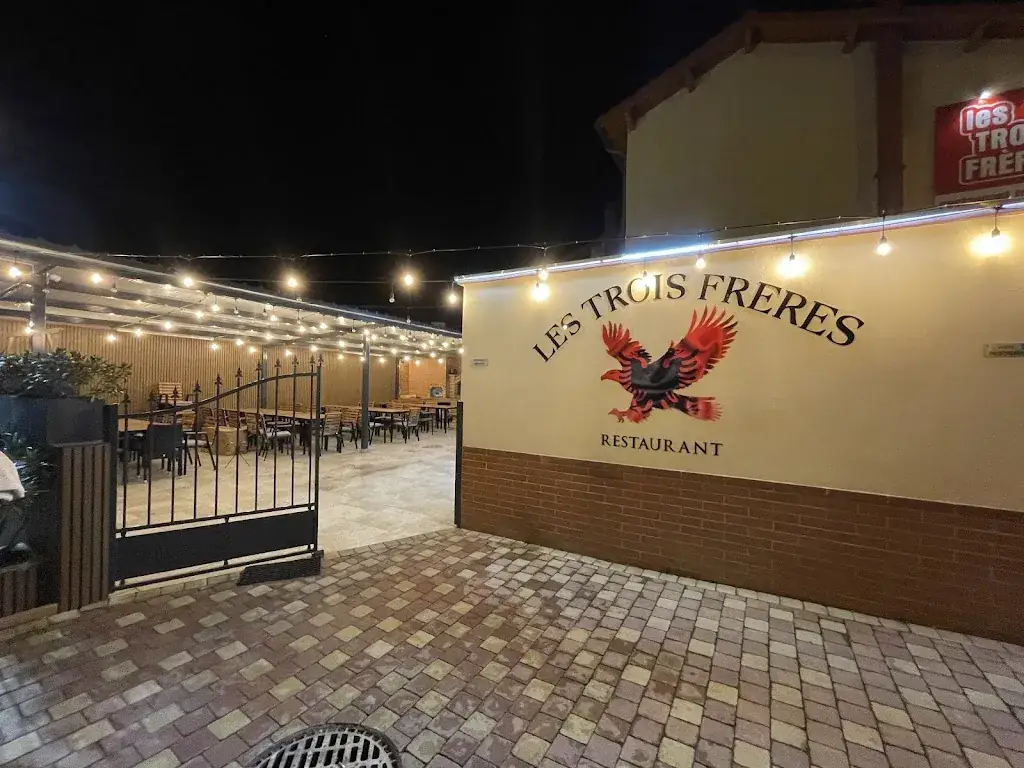 Les Trois Frères_Balan_slider_image_1