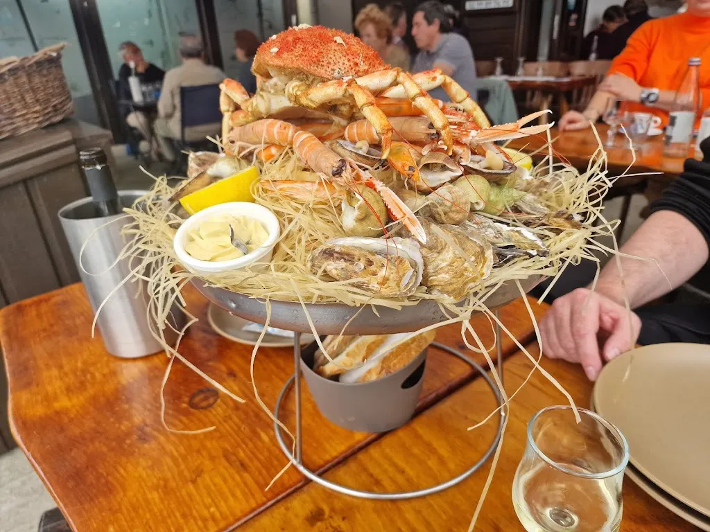 Iris Young_Au Pied D Cheval_Cancale_review