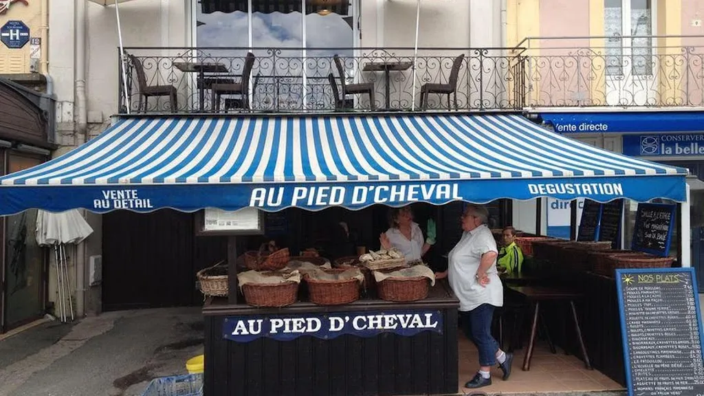 Au Pied D Cheval restaurant in Cancale