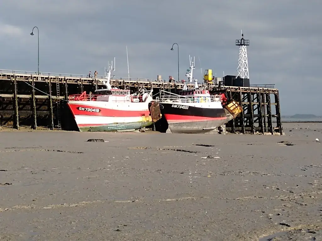 Matthew F. Hahm_L'Arrière Cour_Cancale_review