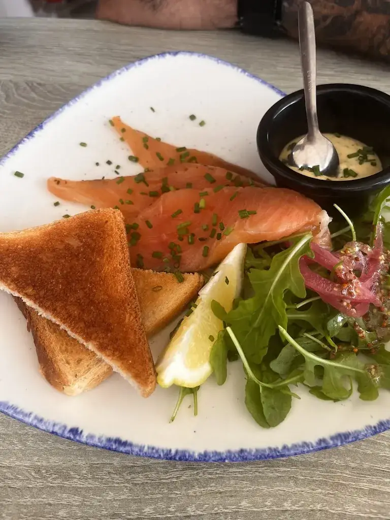 Angelique PINEAU_La Marine_Cancale_review