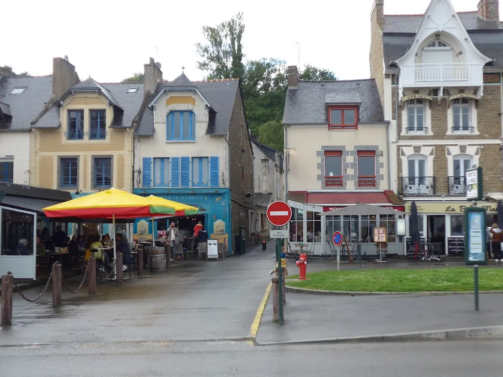 Arno Hagen_L'Aviron_Cancale_review