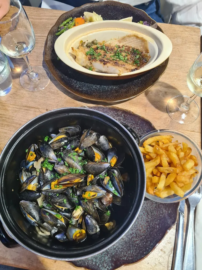 Lameck O. Dunde_L'Aviron_Cancale_review