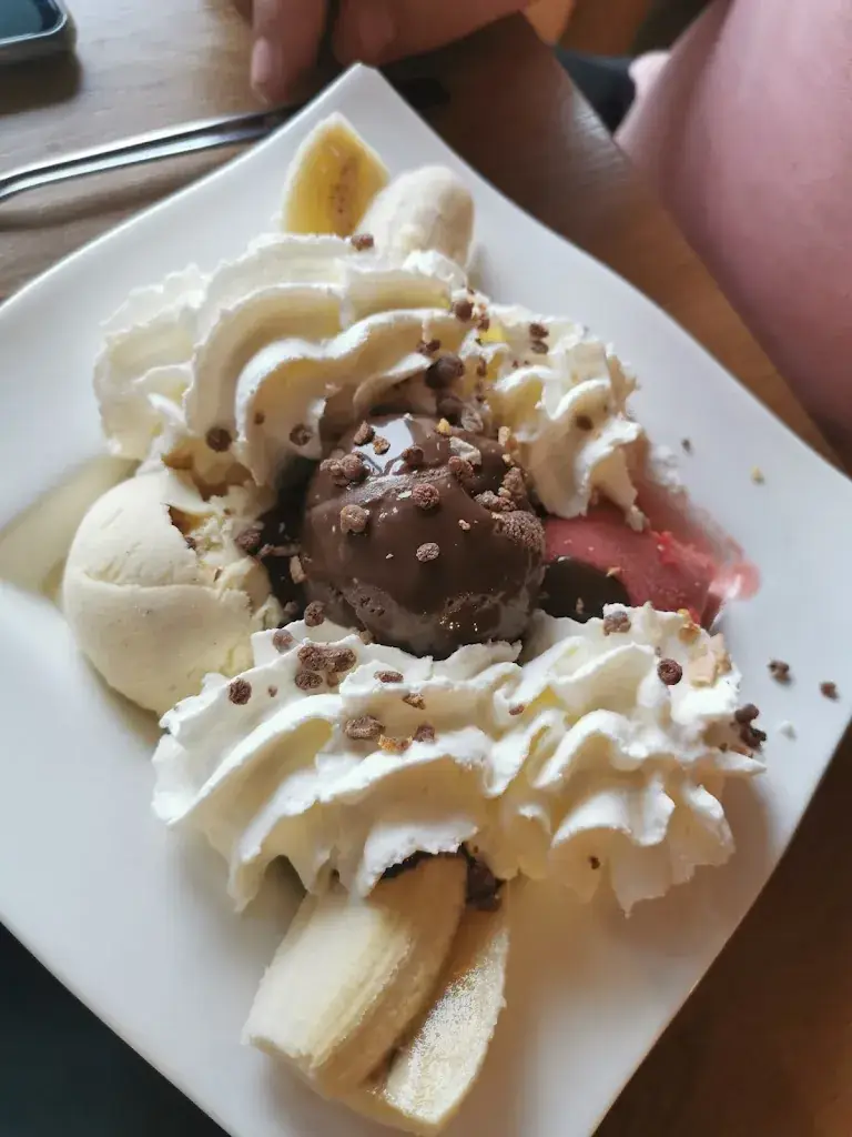 julie gas_La Grange_Corseul_reseña