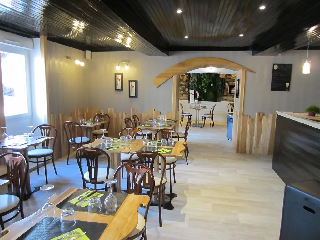 Le Chaudron restaurant in Crevin