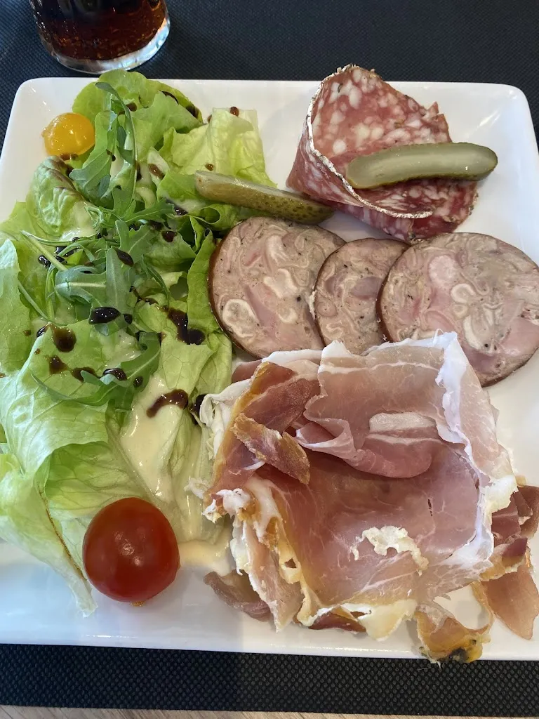 Aurelie Gendron_Restaurant Bel Air Crevin - Axe Rennes Nantes, N137_Crevin_review