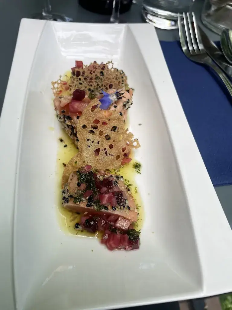 Tracy Carla (GLITCHTOPIA)_Auberge Du Coq Pérouges_Pérouges_review