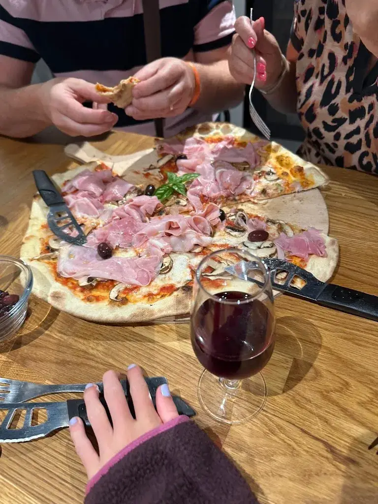 Ciaran Noone_Po'potes et Pizzas_Corps-Nuds_review