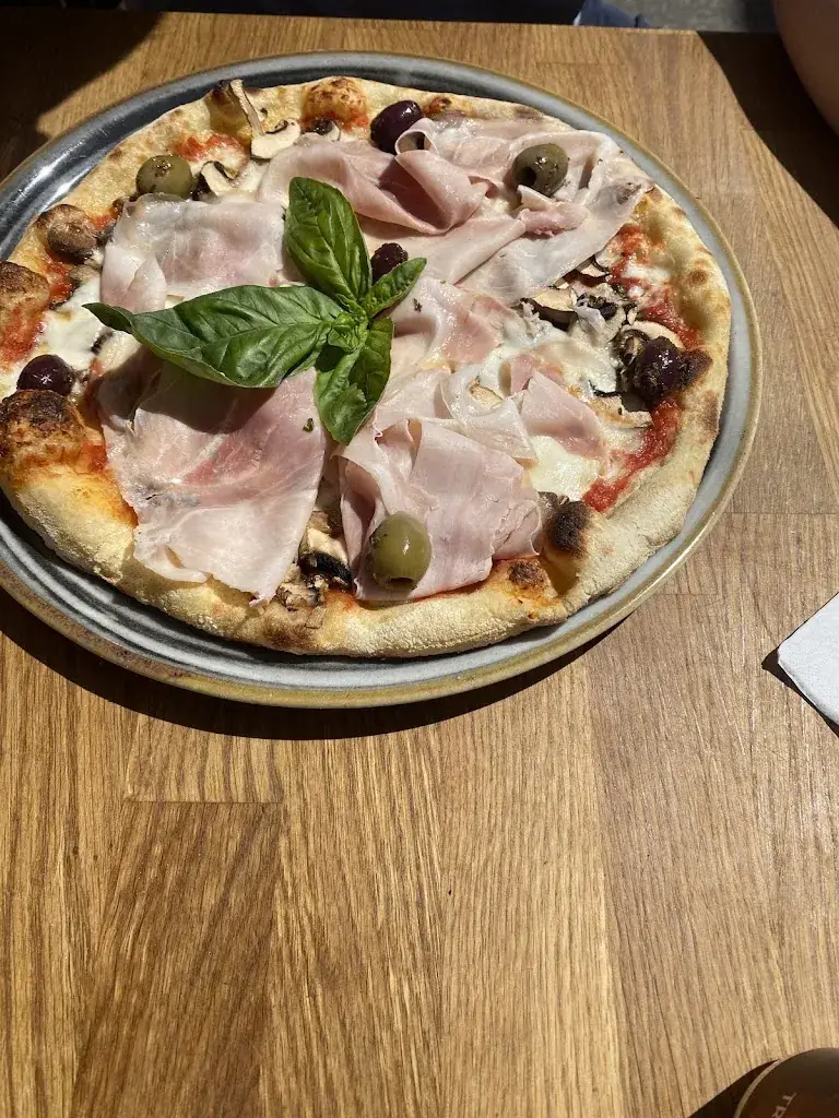 Po'potes et Pizzas_Corps-Nuds_slider_image_2