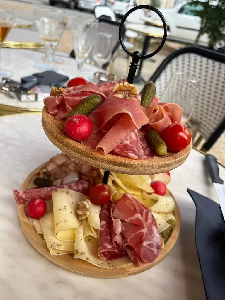 M Café Bar Tabac restaurante en Corps-Nuds