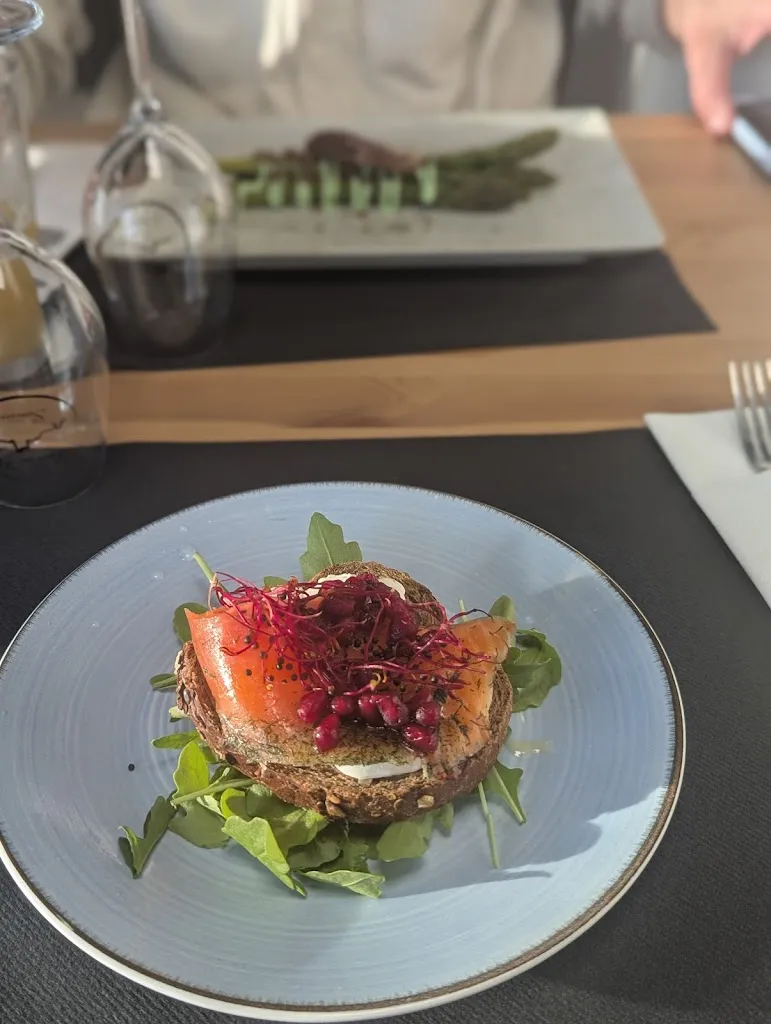 Ntsiétaly Mokounkolo_Les Saules_Corps-Nuds_review