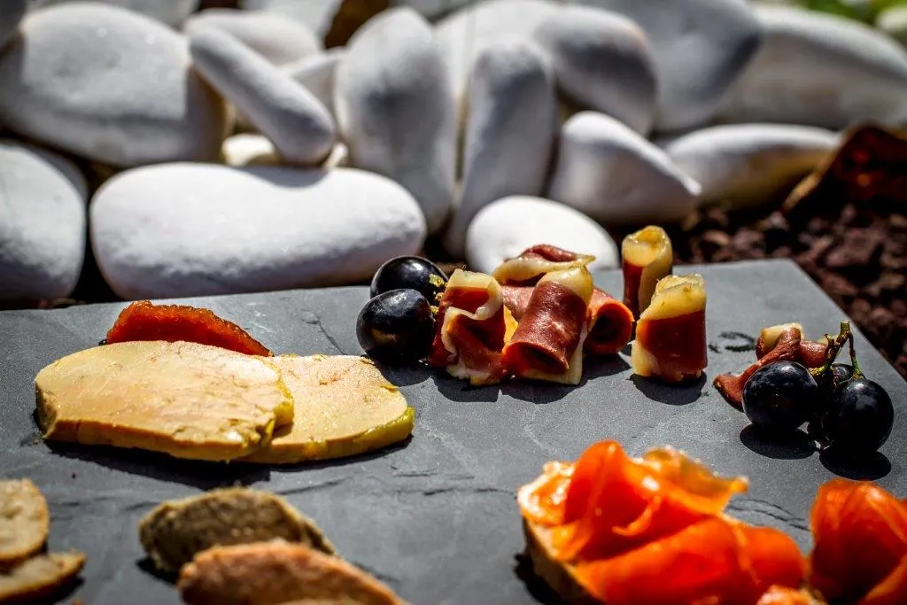 Les Saules restaurant in Corps-Nuds