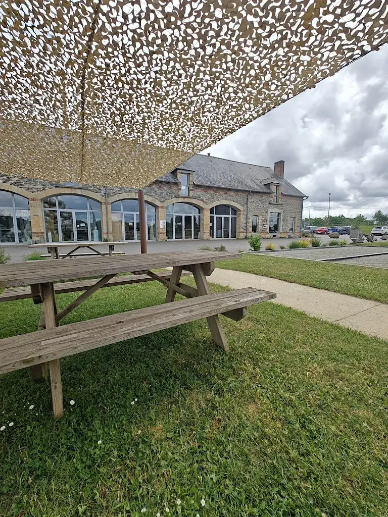 Crystal Khlyr_Café -Restaurant Le Re-Père_Piré-Chancé_Bewertung