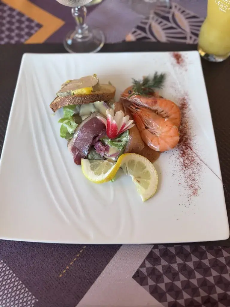 Isla Ferguson_Restaurant du Vieux Château: Cuisine traditionnelle Moules frites en saison proche St-Jacut St-Cast Côtes-d'Armor Bretagne_Créhen_review