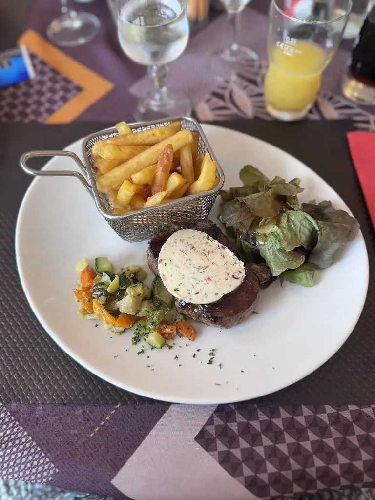 Restaurant du Vieux Château: Cuisine traditionnelle Moules frites en saison proche St-Jacut St-Cast Côtes-d'Armor Bretagne_Créhen_slider_image_2