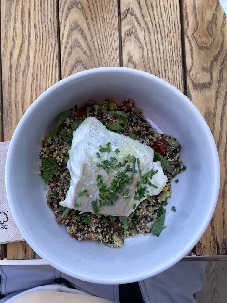 Martial C_LA GUINGUETTE DE CHANCLIN_Montreuil-sur-Ille_recensione