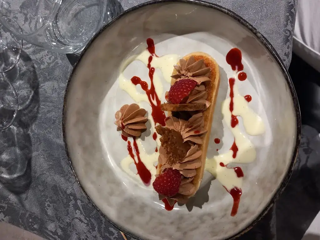 Christelle Montet_Le Cheval Blanc_Montluel_recensione