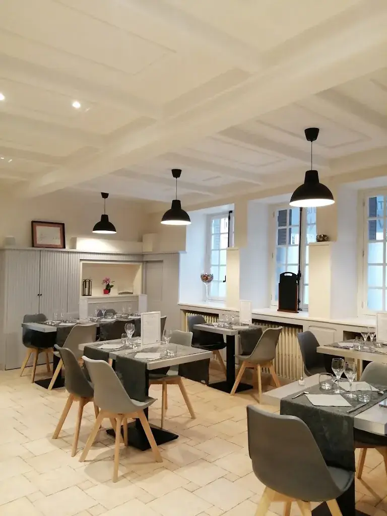 Le Cheval Blanc_Montluel_slider_image_1