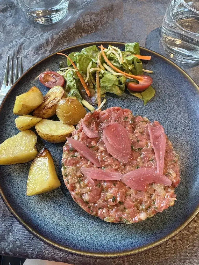 Le Cheval Blanc_Montluel_slider_image_3