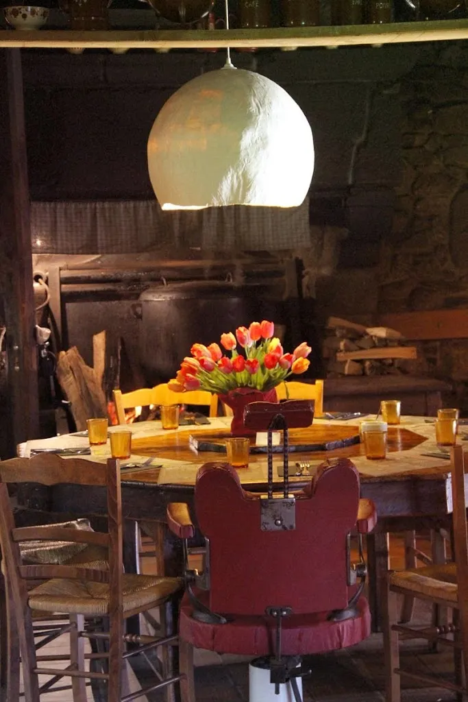 Au Char à Bancs, Ferme Auberge Crêperie à Plélo 22170 Côtes d'Armor en Bretagne restaurant in Plélo