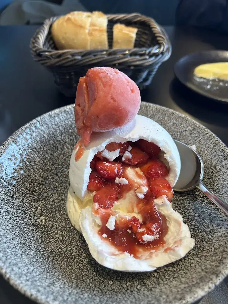 Lance Johnson_Le Chantier_Concarneau_review