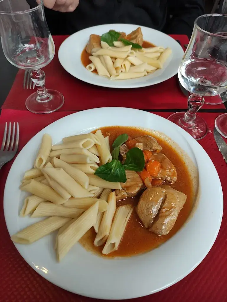 Le Central Bar restaurant in Elven