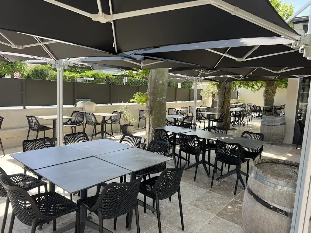 Le Moment de Partage restaurant in Saint-Maurice-de-Beynost