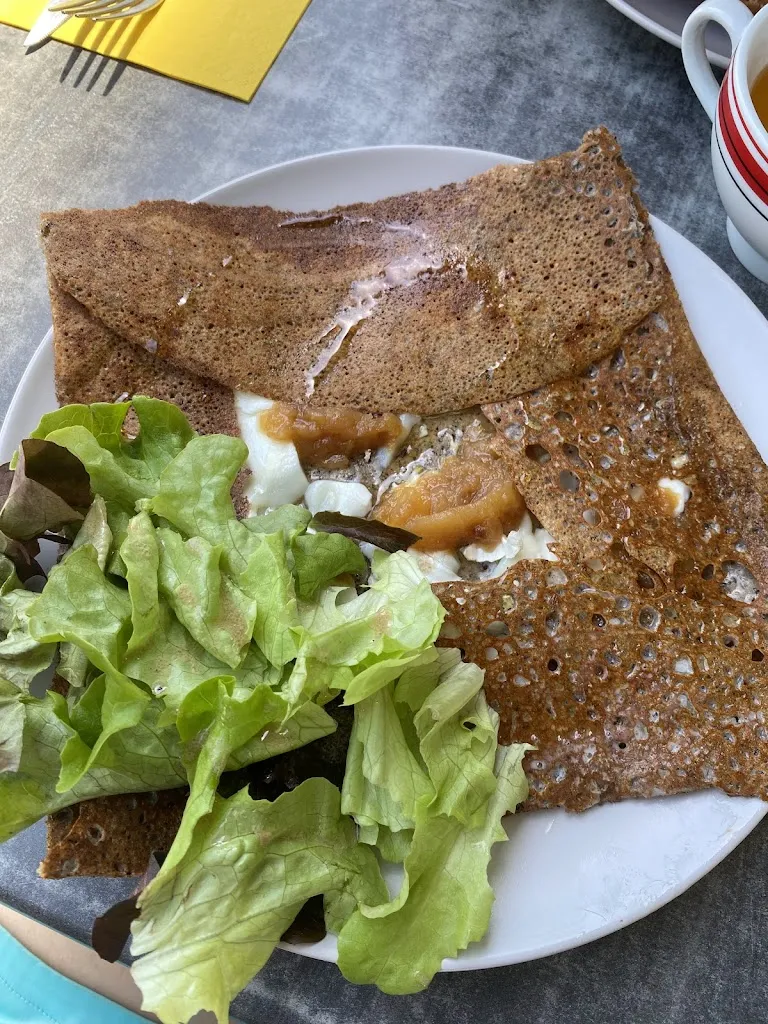 Amy_Bar Crêperie Atao Aman_Crozon_review